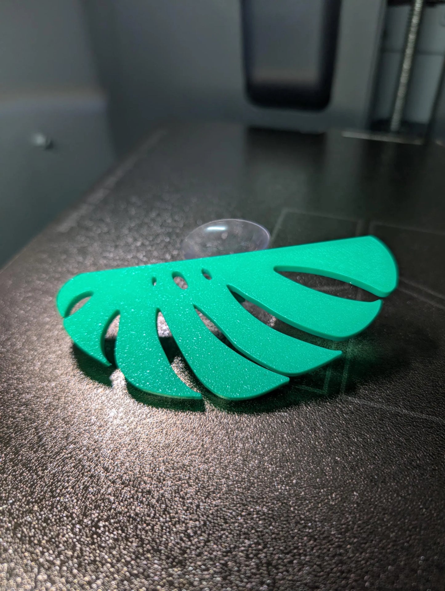 Monstera Leaf Betta Bench – Fish Safe PETG Aquarium Hammock & Resting Spot – Suction Cup Mount